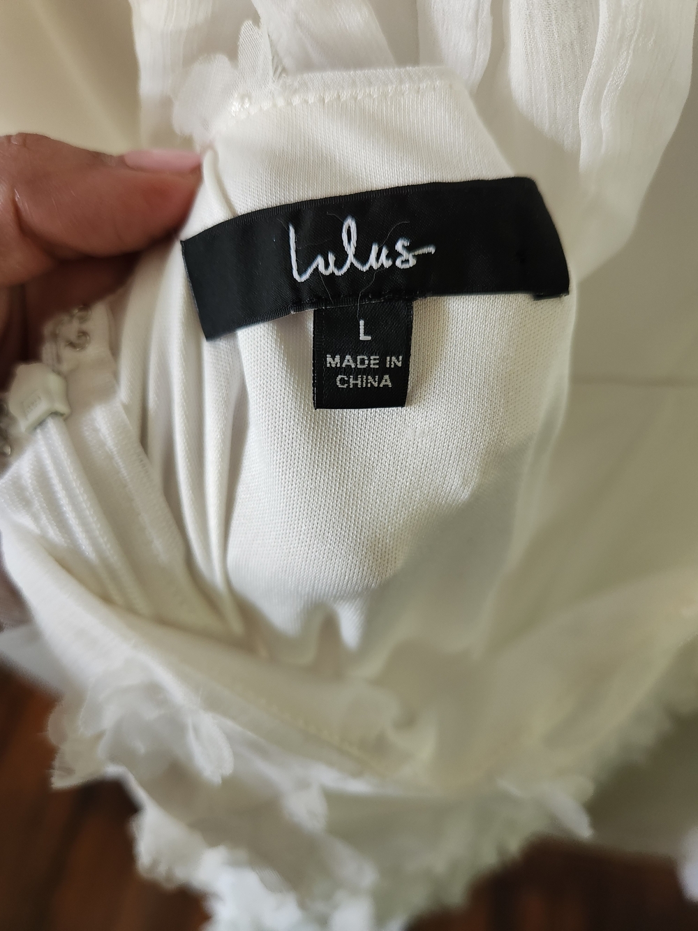 Lulu's White Textured Maxi Dress with Delicate Appliqué Size L - Picture 4 of 5